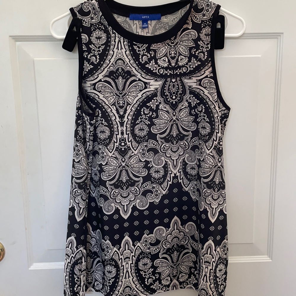 Apt 9 paisleys top